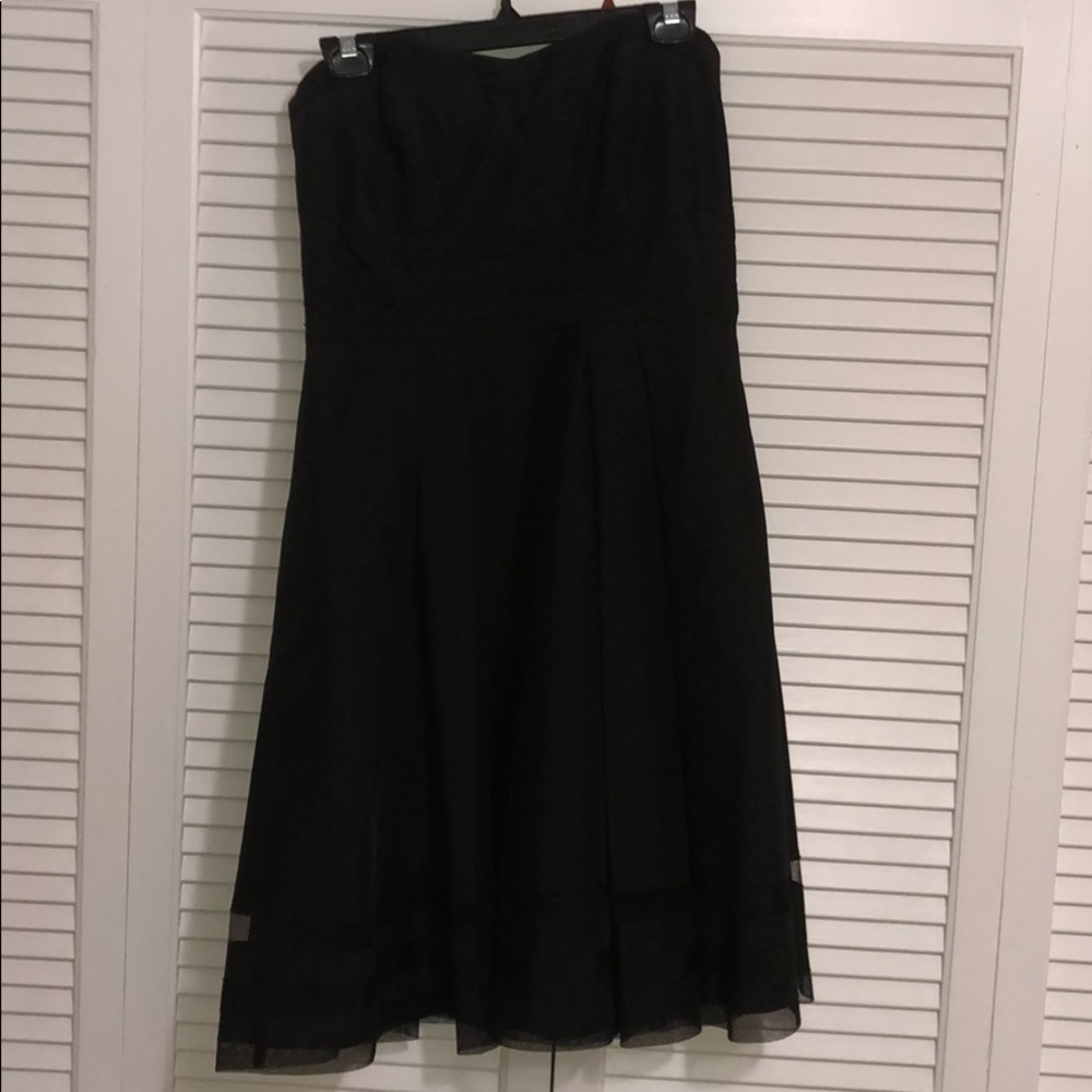 Strapless black dress with sweetheart neck